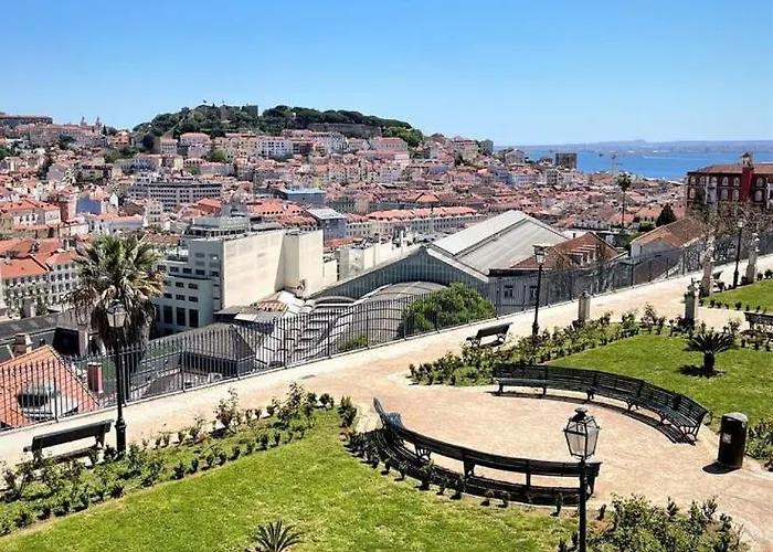Alfama Historical Ii By Homing Lizbona